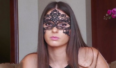 Брюнетка пришла на порно кастинг, готовая заняться жарким ЖМЖ сексом.