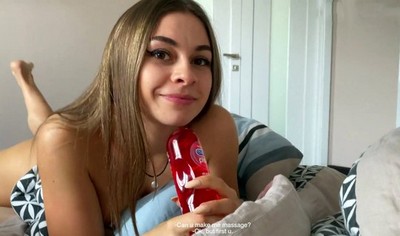 Русская девушка умеет возбудить парня на максимум.