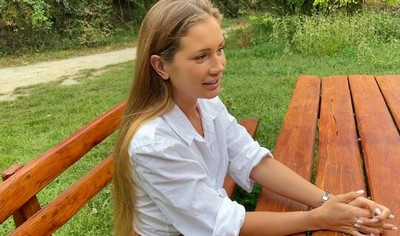 Дама занимается анальным сексом в машине с незнакомым попутчиком.